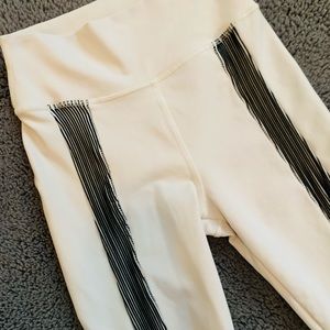 ALO electric legging in bone and black sz. xs
